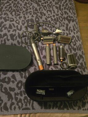 Dyson Cooper Airwrap multistyler with 6 long attachments